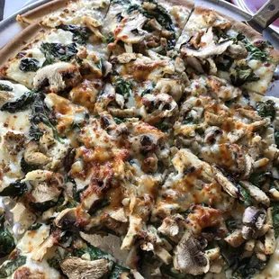 Chicken alfredo pizza