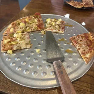 Got a half pepperoni and half Hawaiian with jalapeño.  It was alright...