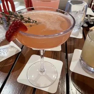 Strawberry Thyme Fizz