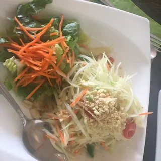 Som Tum (Papaya Salad)*