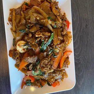 Pad Kee Mao (Drunken Noodle)