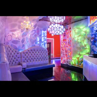 Palm Tree Karaoke 
棕榈樹 KTV