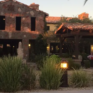 I just admire this fine dining restaurant in my neighborhood that's very hidden this is my favorite lunch dinner spot