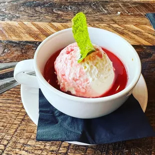 Strawberry crème brûlée