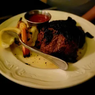 Filet mignon with 2 grilled shrimp
