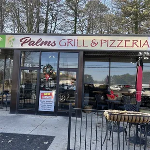 The sign reads Palms Grill and Pizzeria.
