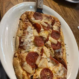 Gluten free pizza 10&quot; pineapple and Pepperoni
