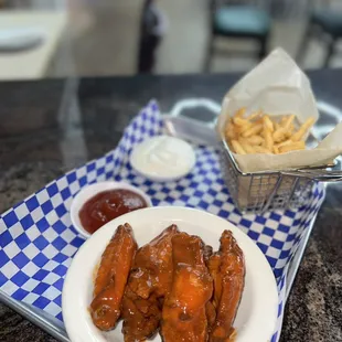 Wings with fries