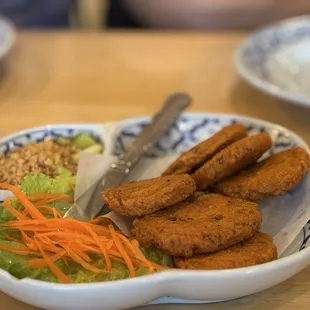 food, chicken wings and fried chicken