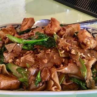 14. Pad See-Ew Lunch Special