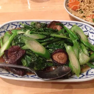 39. Chinese Broccoli and Mushroom with Oyster