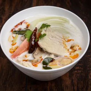 Tom Kha - coconut soup 24 oz