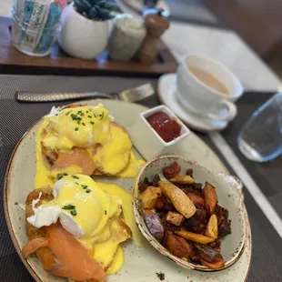 Smoked salmon Benedicts