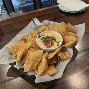 Beans &amp; queso dip &amp; chips