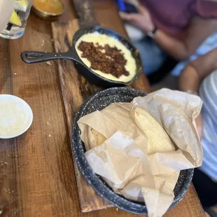 Queso flameado.