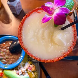a close up of a margarita