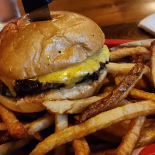 Single cheeseburger