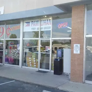 Such a nice store has all your snack and ulam needs. Highly recommend