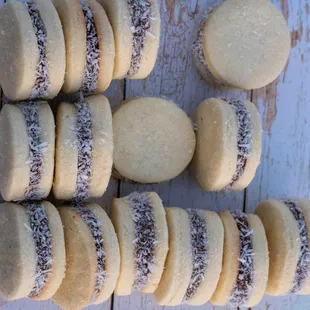 Dulce de Leche Alfajores