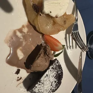 Pear with vanilla ice cream and chocolate with chocolate ice cream