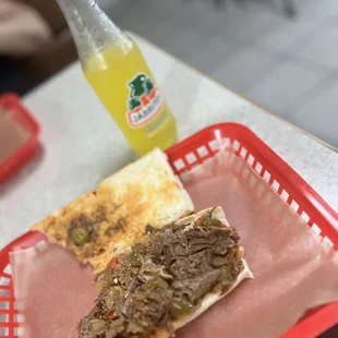 Ropa vieja sandwich (half). Pineapple jarritos