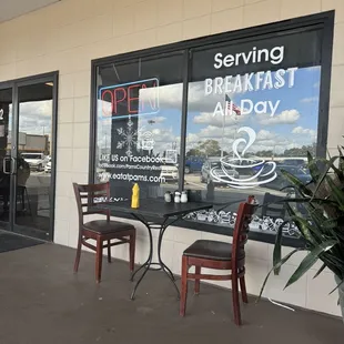 the outside of the restaurant