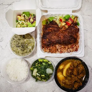 House salad, 5/5; Jerk chicken, 4.5/5; Callaloo, 5/5. Sauteed kale, 4.5/5; Beef curry, 5/5. IG: @take.a.bite.with.me