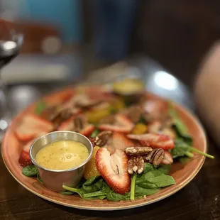Straw Spinach Strawberry Pecan Salad
