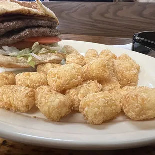 Those tots were cooked to perfection! Crunchy outside and soft inside.