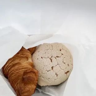 Nutella croissant and vanilla concha