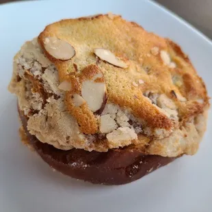 Almond Amaretto concha