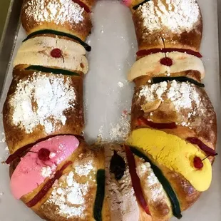 Rosca de Reyes. Por la compra de 3, llevese una Rosca pequeña GRATIS.