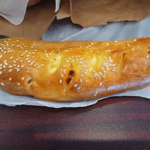 Bolillo Relleno Chorizo y Queso