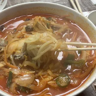 7. Noodle Soup with Oysters and Seafood