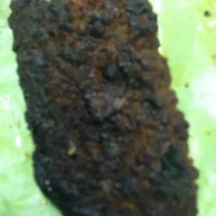 Quemado por un lado y crudo al otro