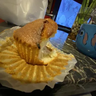 El día de hoy compre pan , pero luego me di cuenta q traía un incecto, me dio mucho vomito al ver eso