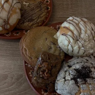 Oreo concha, banana bread, nutella stuffed concha, chocolate chip cookie, coffee bun &amp; nutella stuffed chocolate chip cookie.