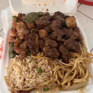 Black pepper chicken &amp; beef with 1/2 fried rice and chow mein. Suburb . Freshly cooked enough to feed two. Highly recommend!