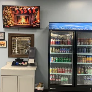 Decorated so festive. Very nice roomy set up.