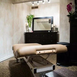 Also specializing in lash extensions and permanent makeup! Including the new sensation brow stroke tattooing!