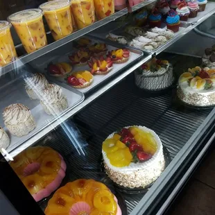 Jellos and 3 milk cakes