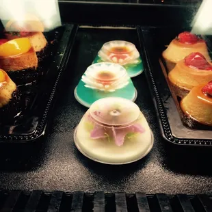 Flan and flower jello