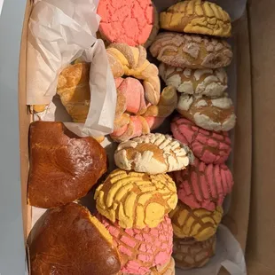 Concha's, Cuernitos, Galletas, IG FOODIE PAGE @DnJFoodAdventures!