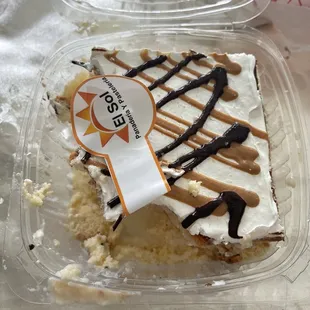 Pastel de tres leches vencido.