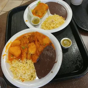Chile relleno,  pollo ... beans rice