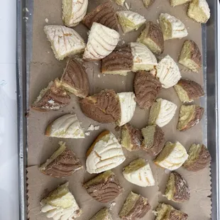 I bought a dozen concha's for my students in the morning, they came out fresh.