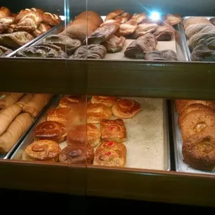 El  pan  está  muy  sabroso