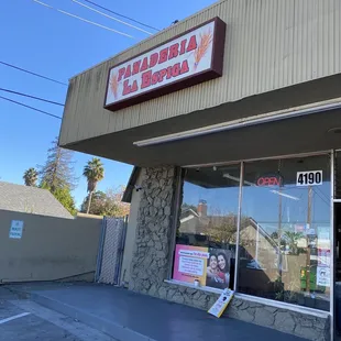 the outside of a restaurant