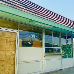 a view of the outside of a restaurant