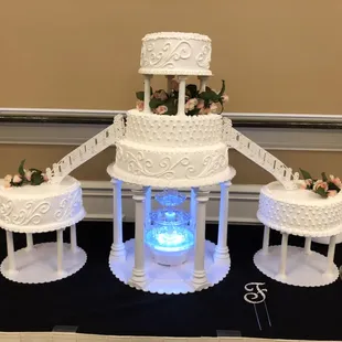 5 tier vanilla wedding cake.